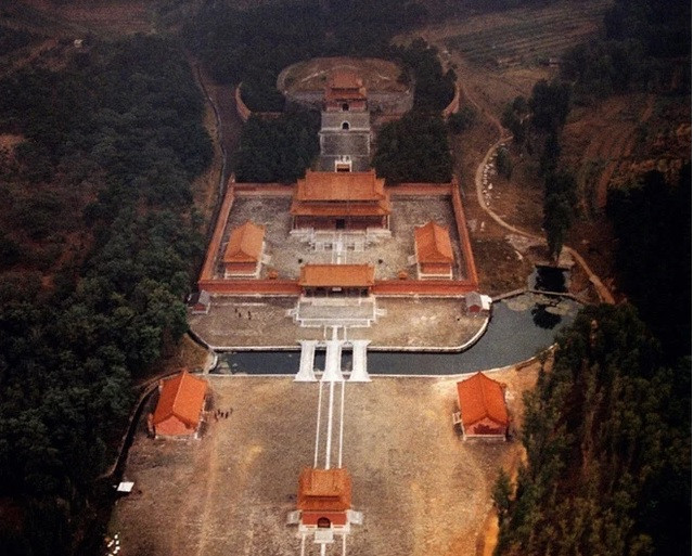 Điều chưa từng giải mã bên dưới lăng mộ hoàng đế Khang Hy - Hình 5 Dieu chua tung giai ma ben duoi lang mo hoang de Khang Hy-Hinh-5