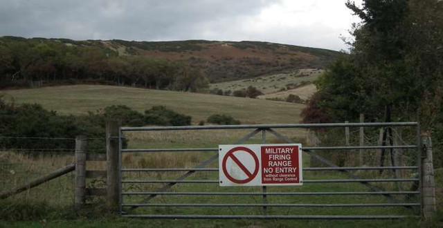Hé lộ bí mật về “ngôi làng ma” bị bỏ hoang từ giữa Thế chiến 2 - Hình 7 He lo bi mat ve “ngoi lang ma” bi bo hoang tu giua The chien 2-Hinh-7