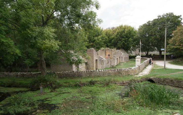 Hé lộ bí mật về “ngôi làng ma” bị bỏ hoang từ giữa Thế chiến 2 - Hình 8 He lo bi mat ve “ngoi lang ma” bi bo hoang tu giua The chien 2-Hinh-8