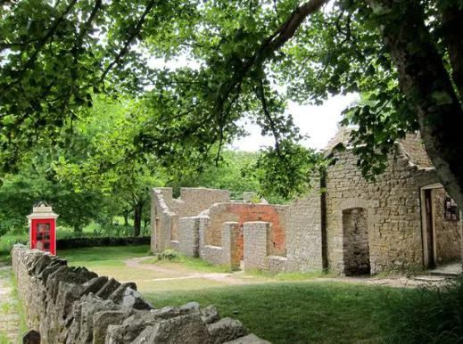 Hé lộ bí mật về “ngôi làng ma” bị bỏ hoang từ giữa Thế chiến 2 - Hình 9 He lo bi mat ve “ngoi lang ma” bi bo hoang tu giua The chien 2-Hinh-9