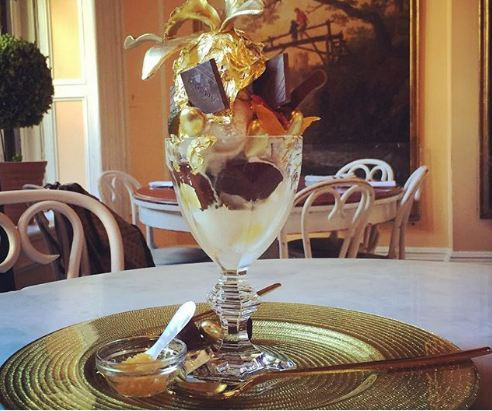 Kinh ngạc những món ăn bọc vàng, rắc bạch kim xa xỉ hết mức - Hình 3 Kinh ngac nhung mon an boc vang, rac bach kim xa xi het muc-Hinh-3