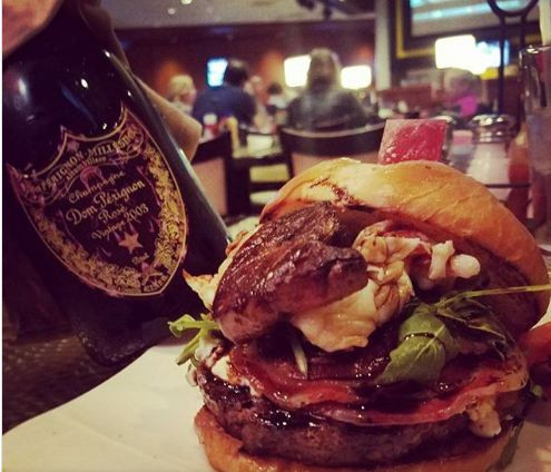 Kinh ngạc những món ăn bọc vàng, rắc bạch kim xa xỉ hết mức - Hình 9 Kinh ngac nhung mon an boc vang, rac bach kim xa xi het muc-Hinh-9