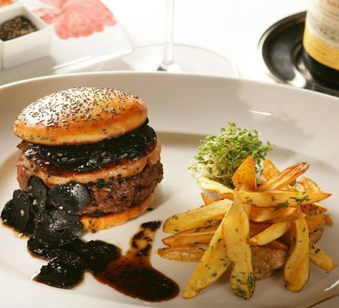 Kinh ngạc những món ăn bọc vàng, rắc bạch kim xa xỉ hết mức - Hình 4 Kinh ngac nhung mon an boc vang, rac bach kim xa xi het muc-Hinh-4