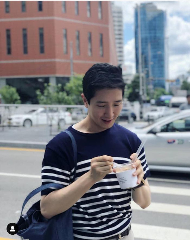 Bên lề thượng đỉnh Mỹ-Triều: Chàng phóng viên Hàn gây sốt - Hình 3 Ben le thuong dinh My-Trieu: Chang phong vien Han gay sot-Hinh-3