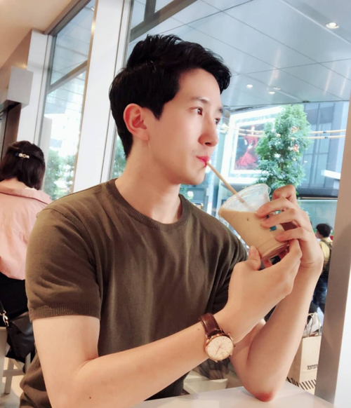 Bên lề thượng đỉnh Mỹ-Triều: Chàng phóng viên Hàn gây sốt - Hình 8 Ben le thuong dinh My-Trieu: Chang phong vien Han gay sot-Hinh-8