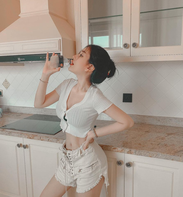 Vẻ nóng bỏng khó cưỡng của hotgirl 10X Võ Ngọc Trân - Hình 6 Ve nong bong kho cuong cua hotgirl 10X Vo Ngoc Tran-Hinh-6
