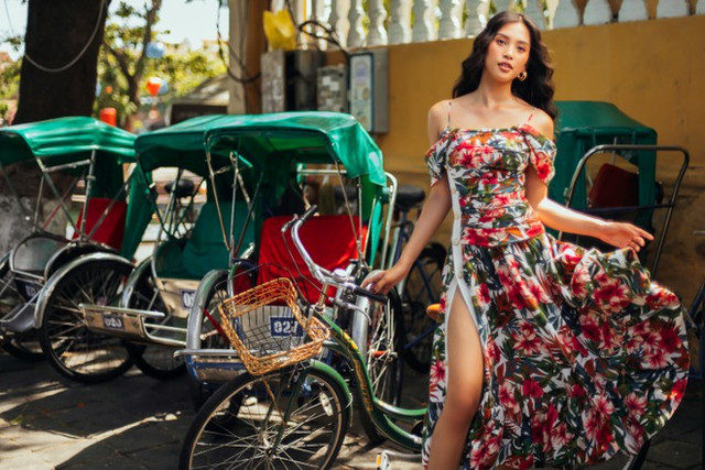 Ngắm hoa hậu Tiểu Vy ăn mặc gợi cảm trong bộ ảnh mới ở quê nhà - Hình 3 Ngam hoa hau Tieu Vy an mac goi cam trong bo anh moi o que nha-Hinh-3