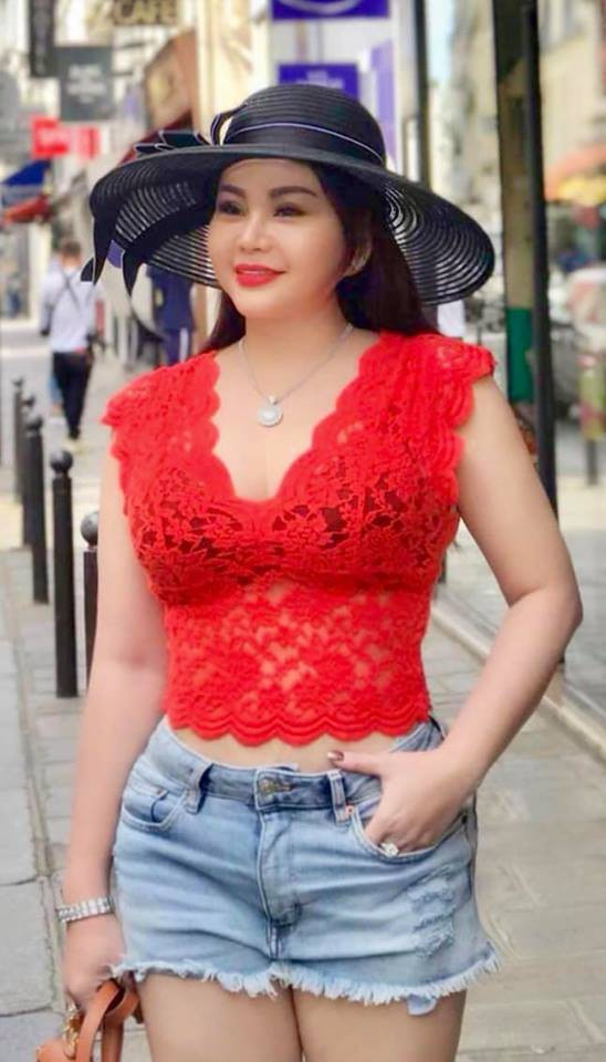 Nghệ sĩ Lê Giang chuộng gu ăn mặc hở bạo - Hình 11 Nghe si Le Giang chuong gu an mac ho bao-Hinh-11