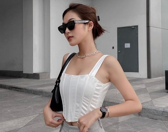 Nữ sinh 19 tuổi đóng MV của Jack ăn mặc cực gợi cảm - Hình 3 Nu sinh 19 tuoi dong MV cua Jack an mac cuc goi cam-Hinh-3