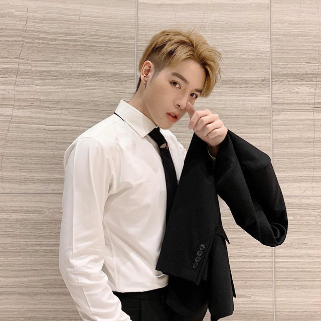 Đức Phúc lại gây ấn tượng với những màu tóc nổi bật - Hình 8 Duc Phuc lai gay an tuong voi nhung mau toc noi bat-Hinh-8