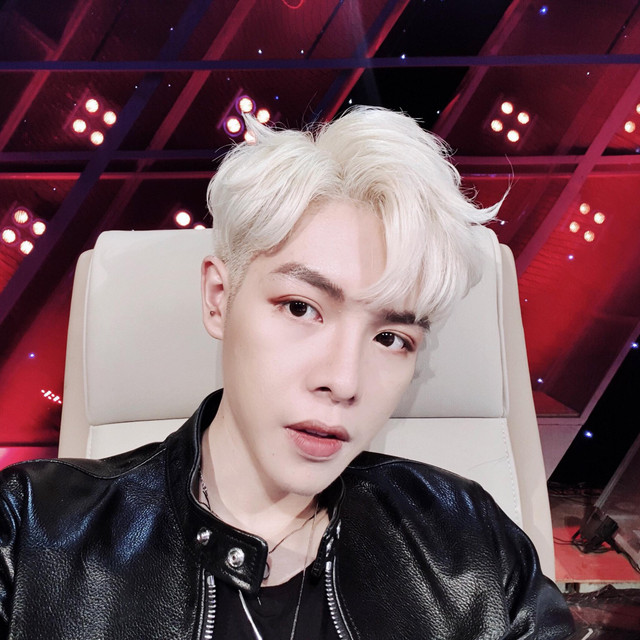 Đức Phúc lại gây ấn tượng với những màu tóc nổi bật - Hình 4 Duc Phuc lai gay an tuong voi nhung mau toc noi bat-Hinh-4