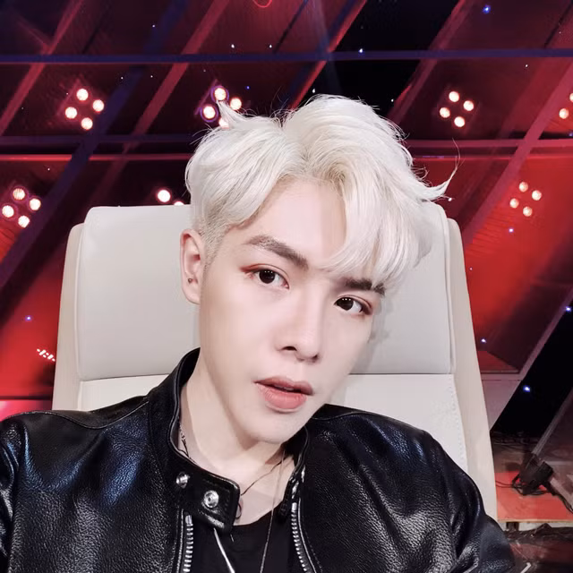 Đức Phúc lại gây ấn tượng với những màu tóc nổi bật - Hình 4 Duc Phuc lai gay an tuong voi nhung mau toc noi bat-Hinh-4