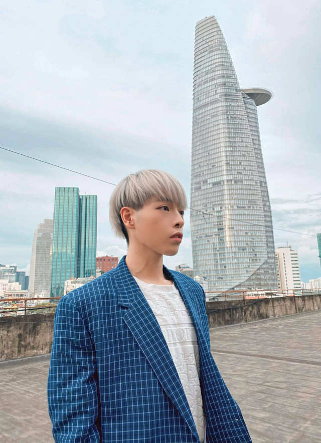 Đức Phúc lại gây ấn tượng với những màu tóc nổi bật - Hình 3 Duc Phuc lai gay an tuong voi nhung mau toc noi bat-Hinh-3