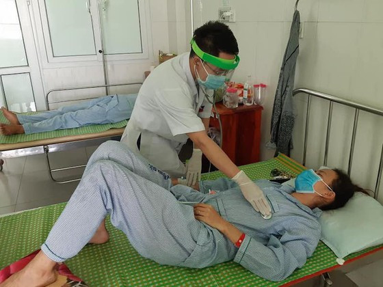Thêm 3 người Quảng Nam nhập viện sau khi ăn pate Minh Chay Them 3 nguoi Quang Nam nhap vien sau khi an pate Minh Chay