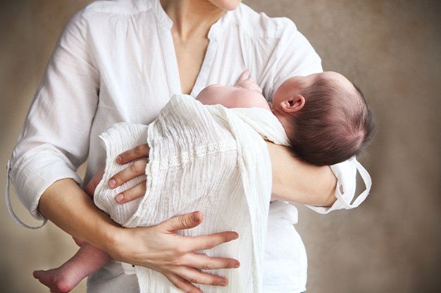 Dỗ con kiểu rung lắc coi chừng khiến trẻ bị tàn tật Do con kieu rung lac coi chung khien tre bi tan tat