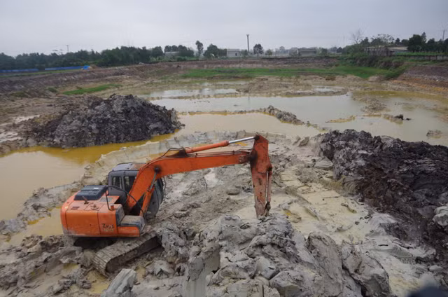 Trach nhiem chinh quyen o dau trong vu khai thac dat trai phep o Hung Yen?