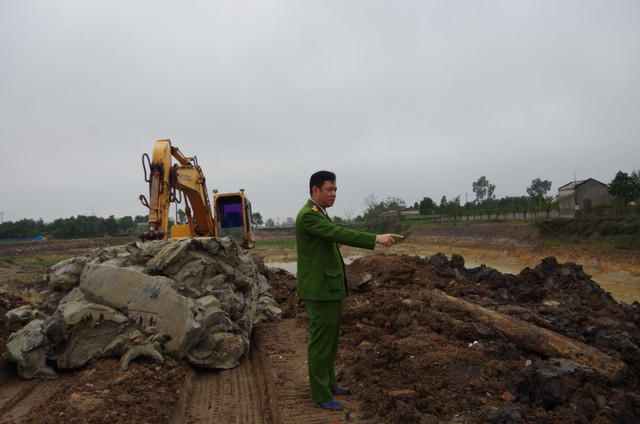 Trách nhiệm chính quyền ở đâu trong vụ khai thác đất trái phép ở Hưng Yên? - Hình 3 Trach nhiem chinh quyen o dau trong vu khai thac dat trai phep o Hung Yen?-Hinh-3