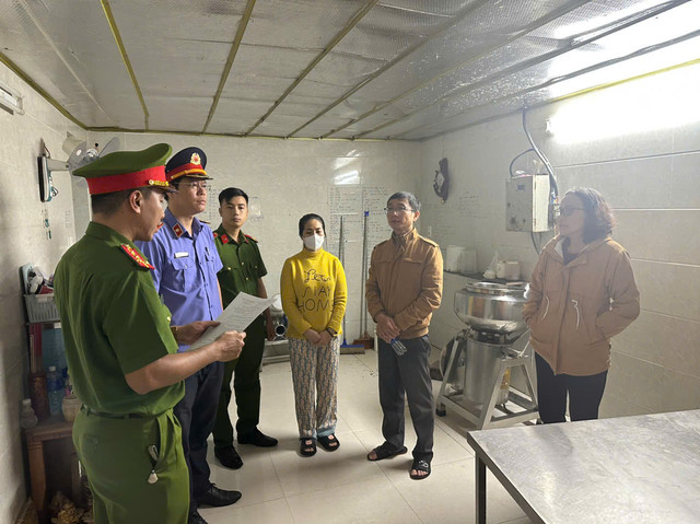 Đà Nẵng: Thu hồi giấy chứng nhận kinh doanh cơ sở sản xuất chả chứa hàn the - Hình 2 Da Nang: Thu hoi giay chung nhan kinh doanh co so san xuat cha chua han the-Hinh-2