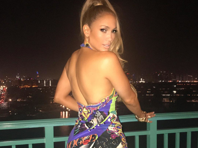 Jennifer Lopez ho bao du da 50 tuoi-Hinh-3