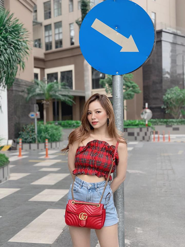 Nữ diễn viên Hạ Anh ăn mặc gợi cảm thiên hạ khó rời mắt - Hình 4 Nu dien vien Ha Anh an mac goi cam thien ha kho roi mat-Hinh-4