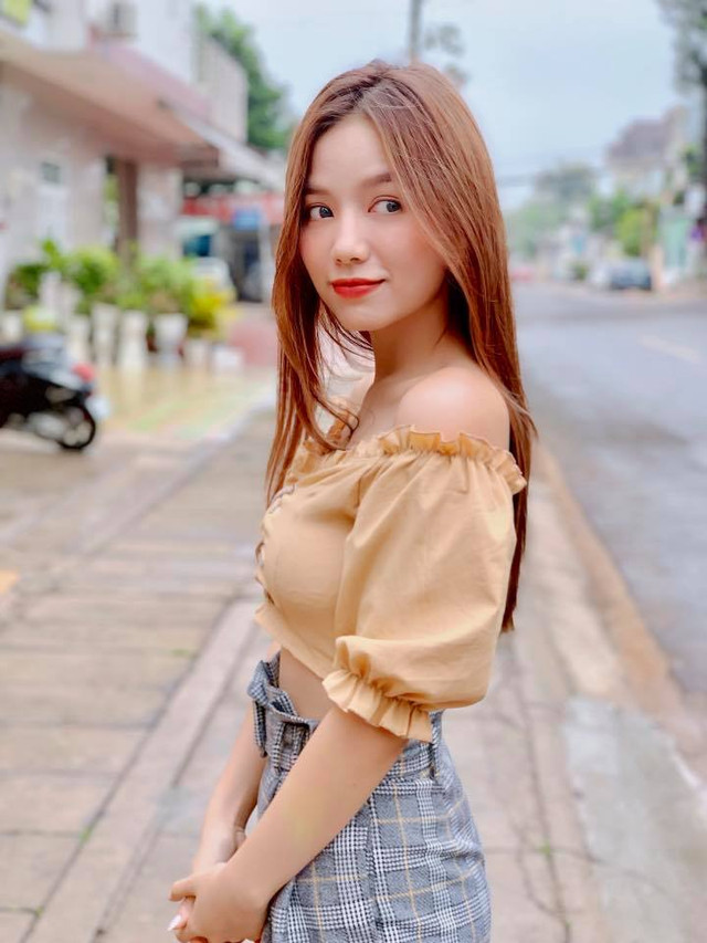 Nữ diễn viên Hạ Anh ăn mặc gợi cảm thiên hạ khó rời mắt - Hình 5 Nu dien vien Ha Anh an mac goi cam thien ha kho roi mat-Hinh-5