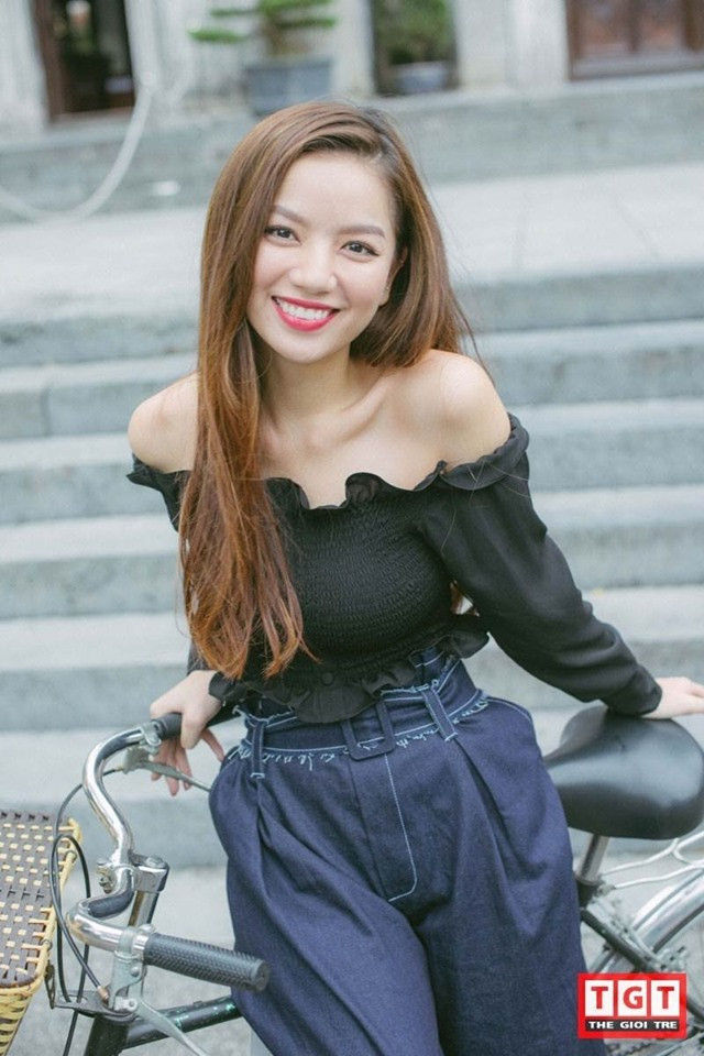 Nữ diễn viên Hạ Anh ăn mặc gợi cảm thiên hạ khó rời mắt - Hình 3 Nu dien vien Ha Anh an mac goi cam thien ha kho roi mat-Hinh-3