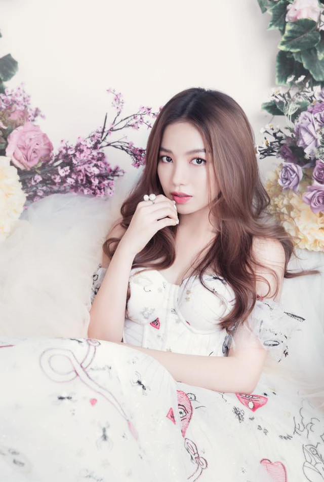 Nữ diễn viên Hạ Anh ăn mặc gợi cảm thiên hạ khó rời mắt - Hình 9 Nu dien vien Ha Anh an mac goi cam thien ha kho roi mat-Hinh-9