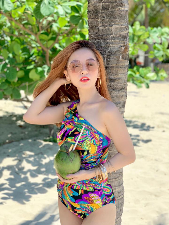 Nữ diễn viên Hạ Anh ăn mặc gợi cảm thiên hạ khó rời mắt - Hình 8 Nu dien vien Ha Anh an mac goi cam thien ha kho roi mat-Hinh-8