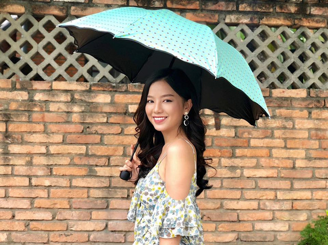 Nữ diễn viên Hạ Anh ăn mặc gợi cảm thiên hạ khó rời mắt Nu dien vien Ha Anh an mac goi cam thien ha kho roi mat