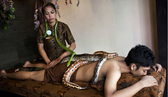 Những phương pháp massage 'độc' khiến du khách rùng mình - Hình 12 Nhung phuong phap massage 'doc' khien du khach rung minh-Hinh-12