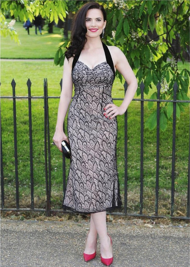 Ngắm thân hình gợi cảm với gu thời trang sành điệu của “bạn gái mới” Tom Cruise - Hình 9 Ngam than hinh goi cam voi gu thoi trang sanh dieu cua “ban gai moi” Tom Cruise-Hinh-9