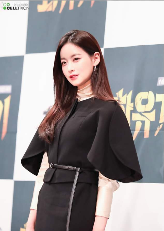 Con giáp thứ 13 bị nghi ngoại tình với Ahn Jae Hyun ăn mặc gợi cảm vô cùng - Hình 8 Con giap thu 13 bi nghi ngoai tinh voi Ahn Jae Hyun an mac goi cam vo cung-Hinh-8