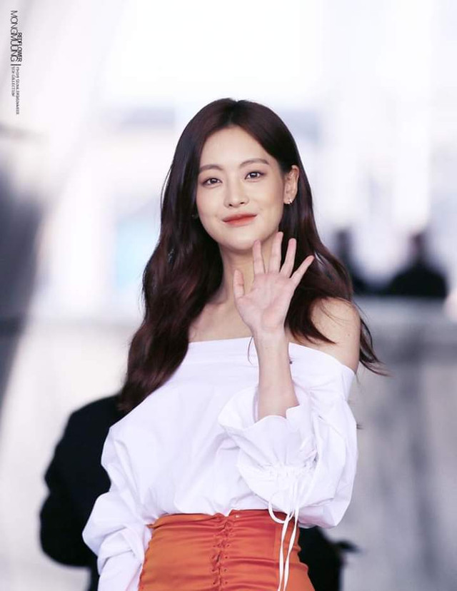 Con giáp thứ 13 bị nghi ngoại tình với Ahn Jae Hyun ăn mặc gợi cảm vô cùng - Hình 6 Con giap thu 13 bi nghi ngoai tinh voi Ahn Jae Hyun an mac goi cam vo cung-Hinh-6