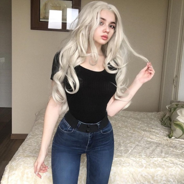 Cô gái sở hữu vòng eo siêu nhỏ lộ đường cong nóng bỏng Co gai so huu vong eo sieu nho lo duong cong nong bong