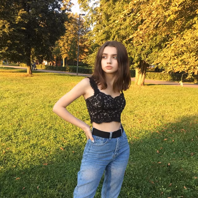 Co gai so huu vong eo sieu nho lo duong cong nong bong-Hinh-8