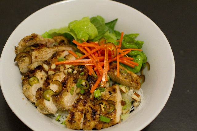 10 món bún của Việt Nam nổi danh trên báo nước ngoài - Hình 5 10 mon bun cua Viet Nam noi danh tren bao nuoc ngoai-Hinh-5