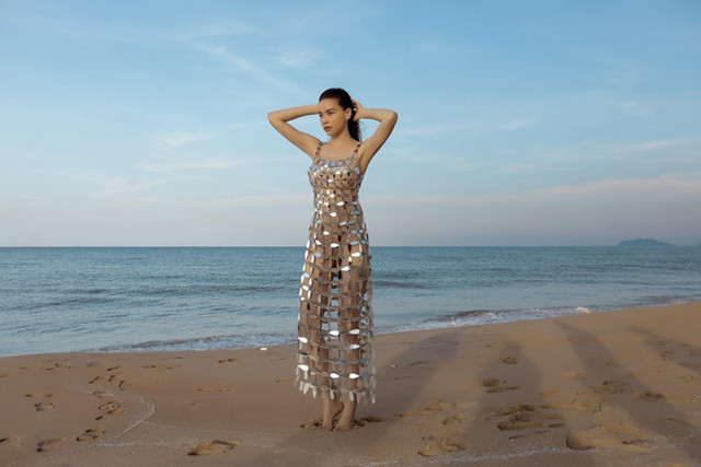 Những lần ăn mặc hở bạo khoe vòng 1 của Hồ Ngọc Hà - Hình 3 Nhung lan an mac ho bao khoe vong 1 cua Ho Ngoc Ha-Hinh-3