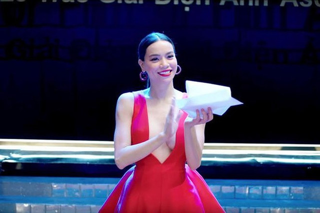 Những lần ăn mặc hở bạo khoe vòng 1 của Hồ Ngọc Hà Nhung lan an mac ho bao khoe vong 1 cua Ho Ngoc Ha