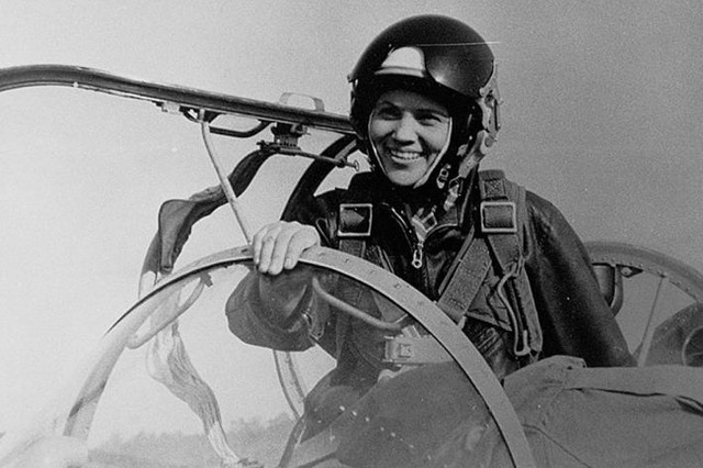 Cuộc đời huy hoàng của “Madam MiG“ nữ phi công Liên Xô - Hình 5 Cuoc doi huy hoang cua “Madam MiG“ nu phi cong Lien Xo-Hinh-5