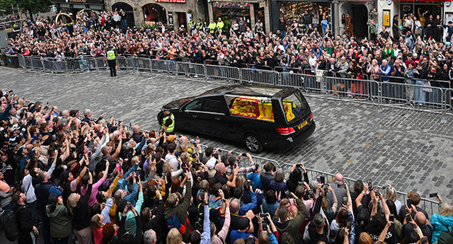 Biet gi ve quan tai 8 nguoi khieng cua Nu hoang Elizabeth II?-Hinh-2