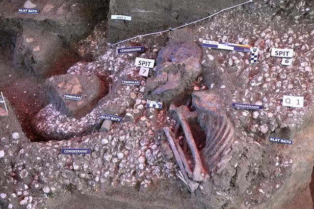 Bat ngo voi nhan sac sau phuc dung guong mat “quy ba” thoi do da