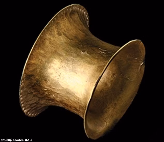 Khai quat hai cot phu nu 4.000 tuoi doi vuong mien bac-Hinh-5