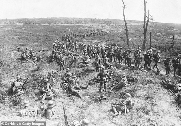 Tìm thấy 270 lính Đức bị chôn sống trong đường hầm hồi Thế chiến 1 - Hình 3 Tim thay 270 linh Duc bi chon song trong duong ham hoi The chien 1-Hinh-3