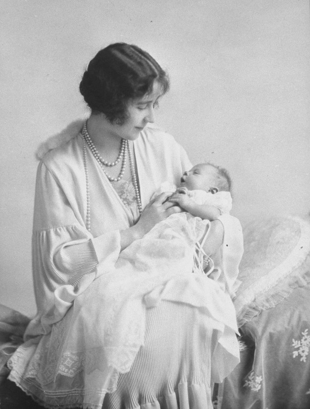 Xiêu lòng trước nhan sắc xinh đẹp từ nhỏ của Nữ hoàng Elizabeth II Xieu long truoc nhan sac xinh dep tu nho cua Nu hoang Elizabeth II