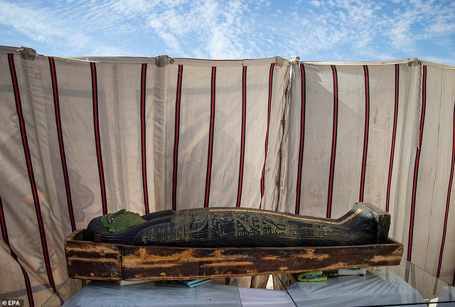 Khai quật 52 quan tài lạ trong đền dành cho Nữ hoàng Ai Cập - Hình 9 Khai quat 52 quan tai la trong den danh cho Nu hoang Ai Cap-Hinh-9