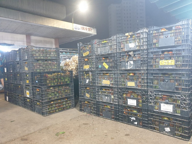 Các chợ đầu mối tại TPHCM tất bật chuẩn bị hàng Tết 2023 Cac cho dau moi tai TPHCM tat bat chuan bi hang Tet 2023