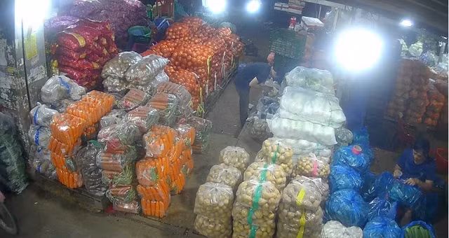 Cac cho dau moi tai TPHCM tat bat chuan bi hang Tet 2023-Hinh-3