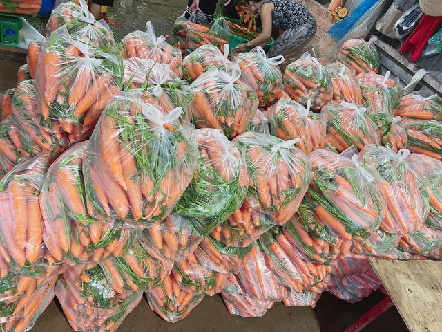 Các chợ đầu mối tại TPHCM tất bật chuẩn bị hàng Tết 2023 - Hình 2 Cac cho dau moi tai TPHCM tat bat chuan bi hang Tet 2023-Hinh-2