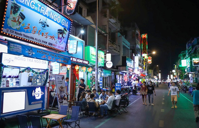 Cận cảnh phố ẩm thực Nguyễn Thượng Hiền vừa đi vào hoạt động tại TP Hồ Chí Minh - Hình 4 Can canh pho am thuc Nguyen Thuong Hien vua di vao hoat dong tai TP Ho Chi Minh-Hinh-4