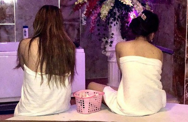 Tiếp viên chiều khách tới bến ở động massage kích dục, karaoke: Phơi bày sự thật - Hình 2 Tiep vien chieu khach toi ben o dong massage kich duc, karaoke: Phoi bay su that-Hinh-2